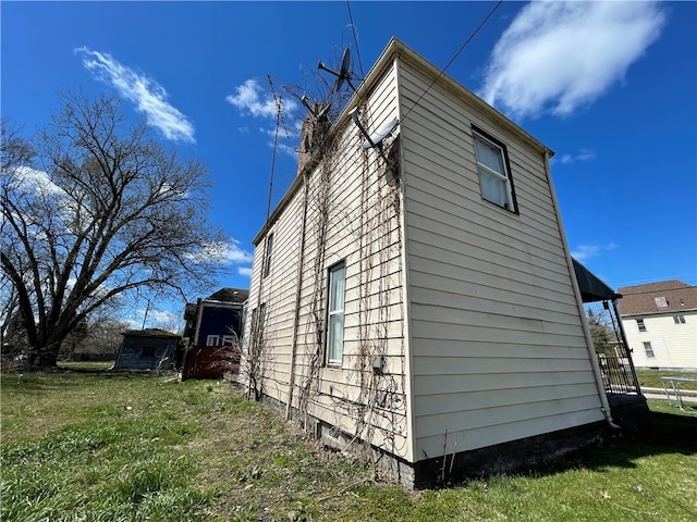 view of side of property with a lawn