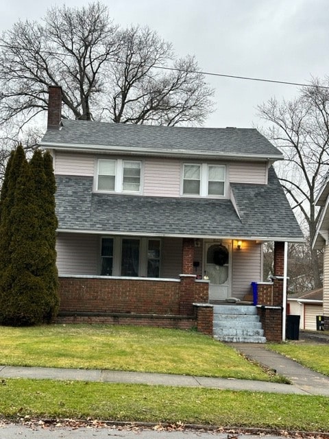 view of front of home featuring a front yard and covered porch