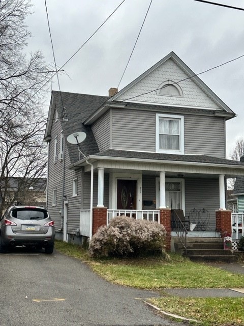 view of front facade featuring covered porch