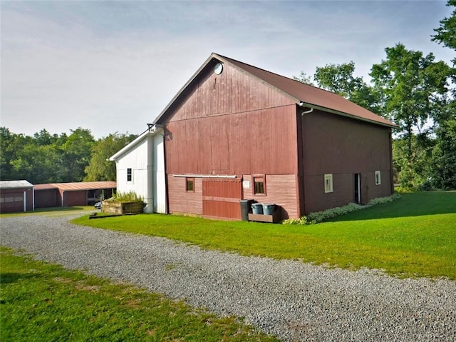 view of shed / structure featuring a yard