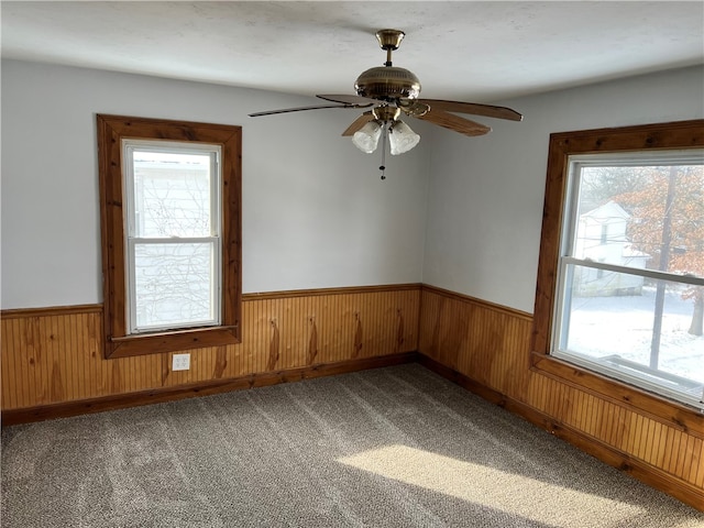 carpeted empty room featuring ceiling fan