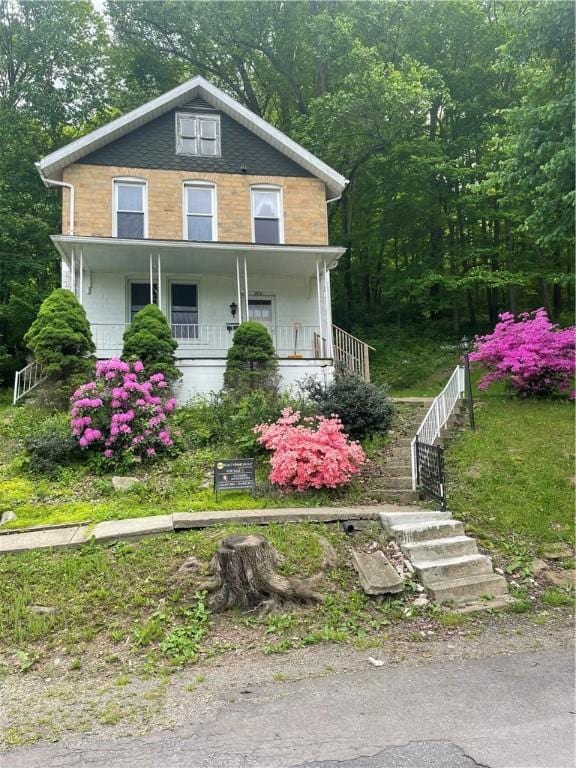 view of front of property featuring covered porch