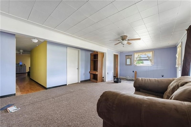 living room with light hardwood / wood-style flooring, ornamental molding, and ceiling fan