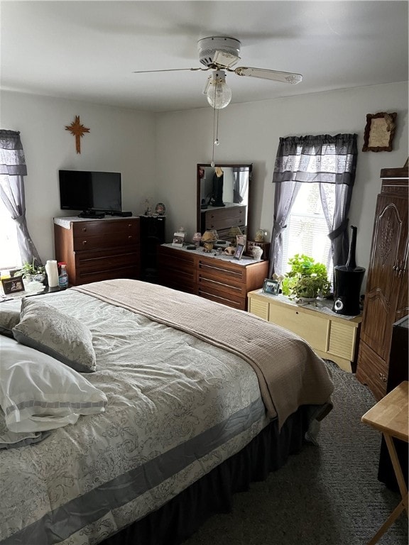 carpeted bedroom featuring ceiling fan