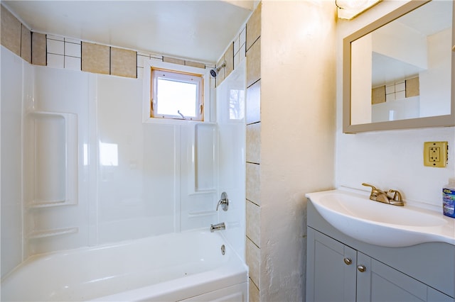 bathroom featuring vanity and tiled shower / bath