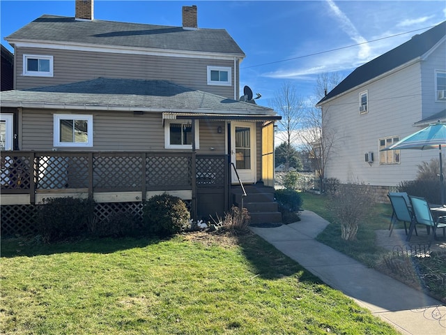 back of house featuring a lawn