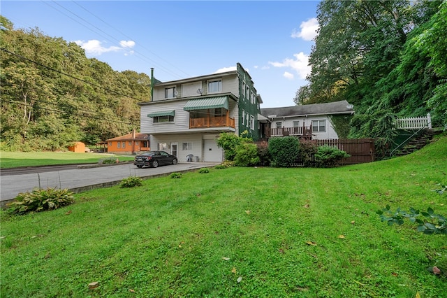 view of front of house with a front lawn and a garage