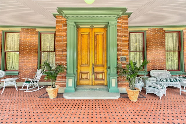 entrance to property featuring covered porch