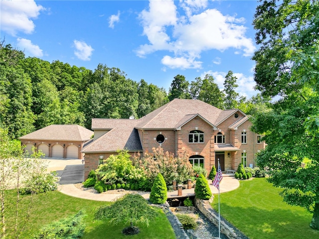 view of front of home featuring a garage and a front yard