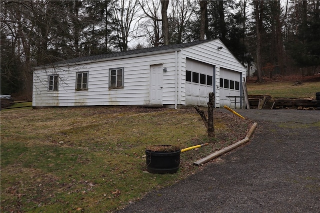 view of front of house featuring a front yard and a garage