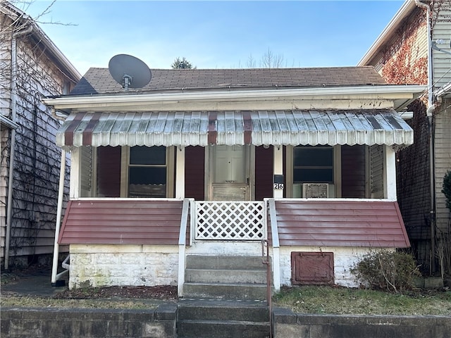 view of front of property featuring a porch