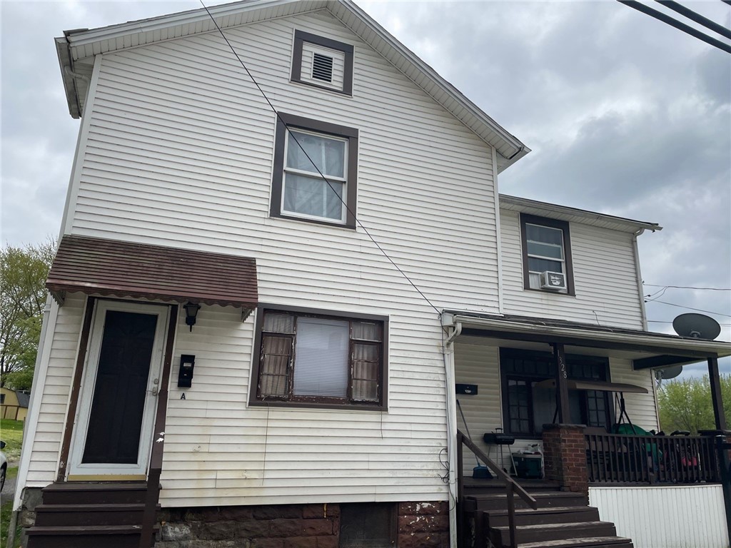 view of front of house with covered porch