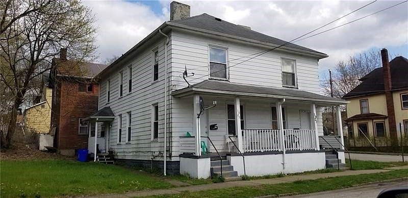 view of front property featuring a porch