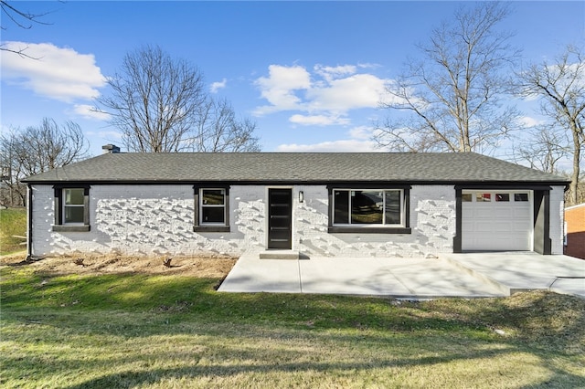 view of front of house featuring a garage and a front lawn