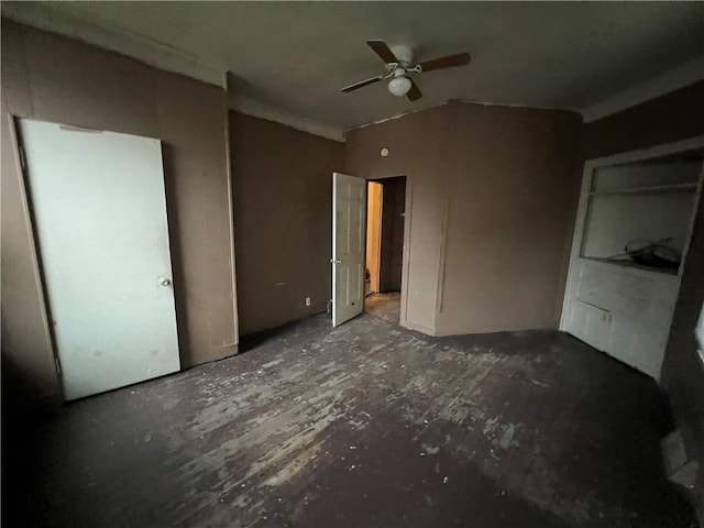 unfurnished bedroom featuring ceiling fan