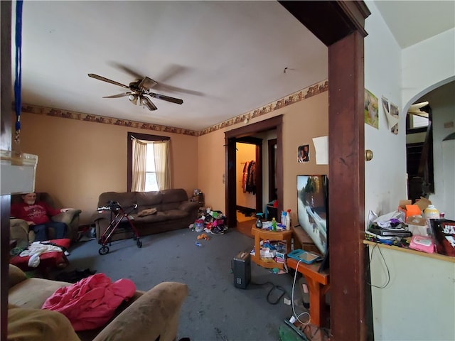 carpeted living room with ceiling fan