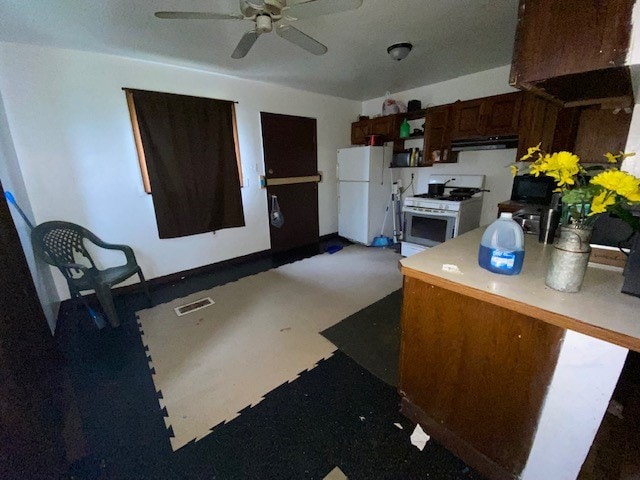 kitchen with extractor fan, kitchen peninsula, ceiling fan, and white appliances