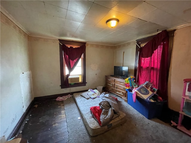 interior space with cooling unit and ornamental molding