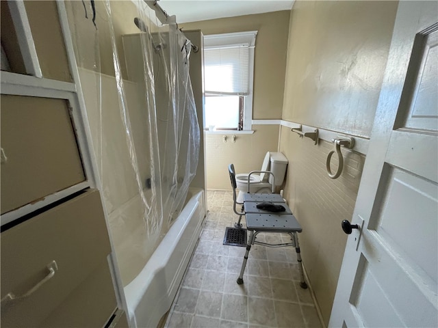 bathroom with shower / bath combo with shower curtain