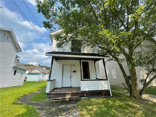 view of front of property featuring a front yard and a porch