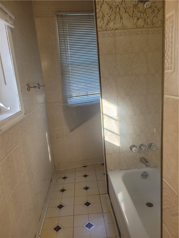 bathroom featuring tile walls