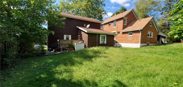 back of house featuring a yard