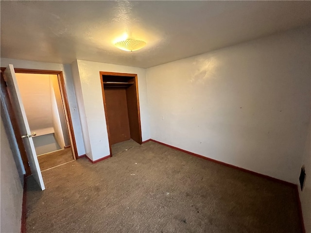 unfurnished bedroom with carpet flooring and a closet