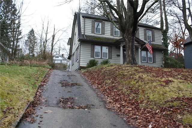 view of front of property