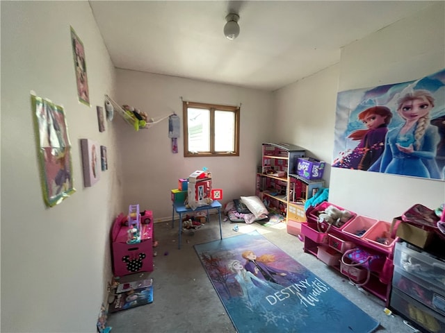 playroom featuring concrete floors