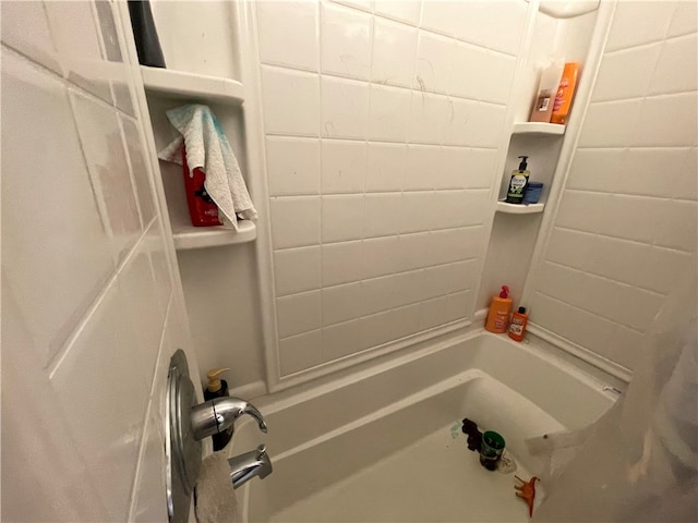 bathroom with shower / tub combo with curtain