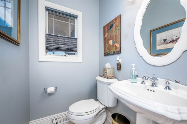 bathroom featuring toilet and sink