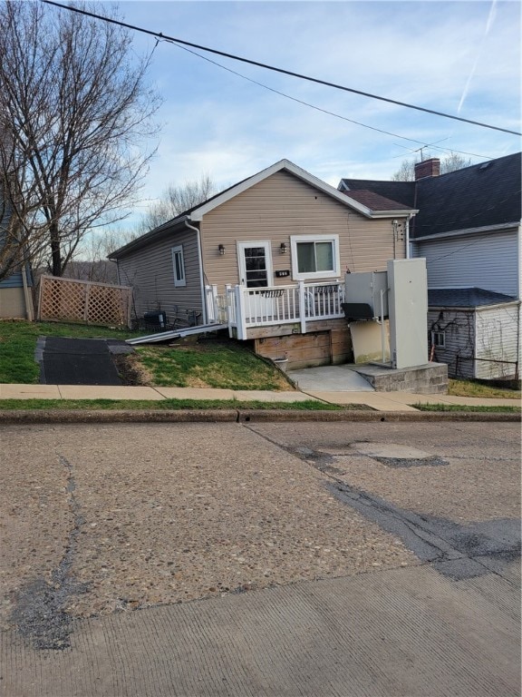 view of front of property