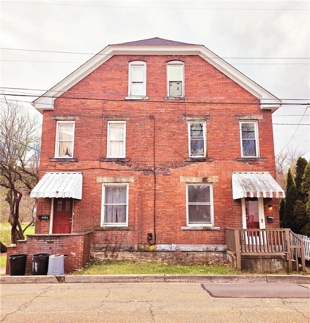 view of front facade