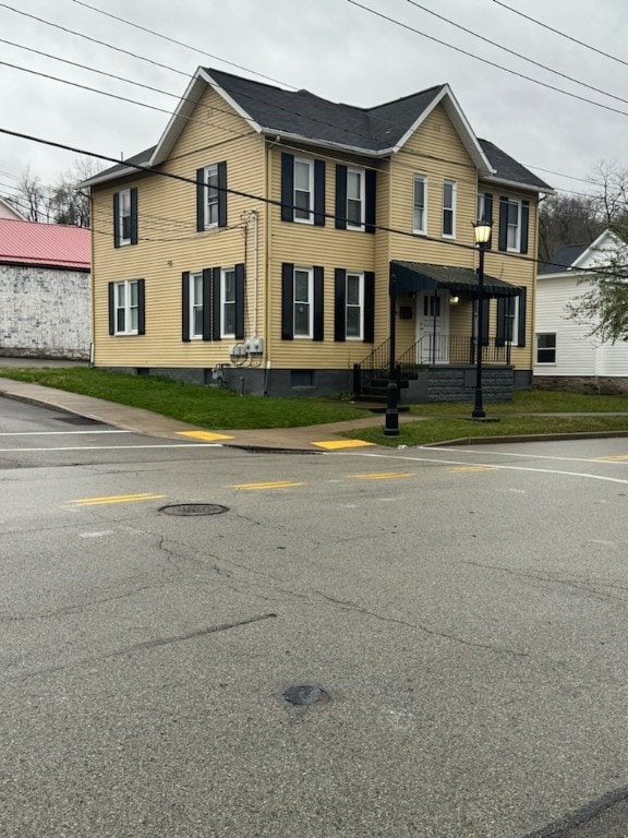 view of front of property with covered porch