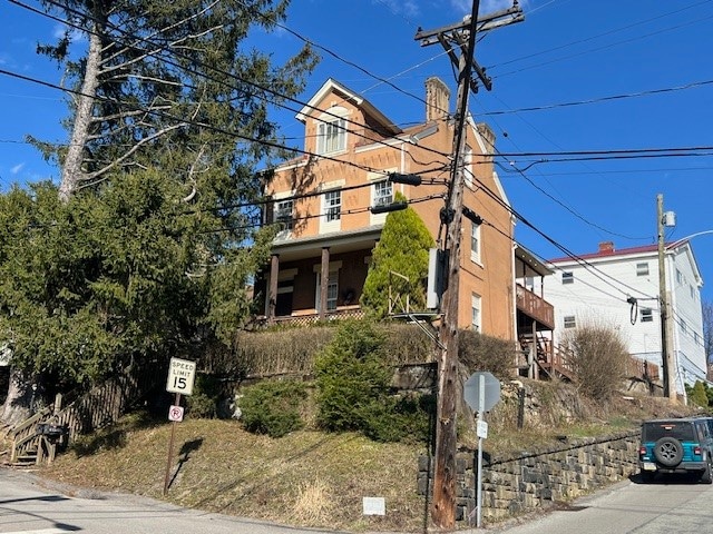 view of front facade