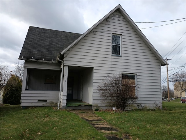 bungalow-style house with a front lawn