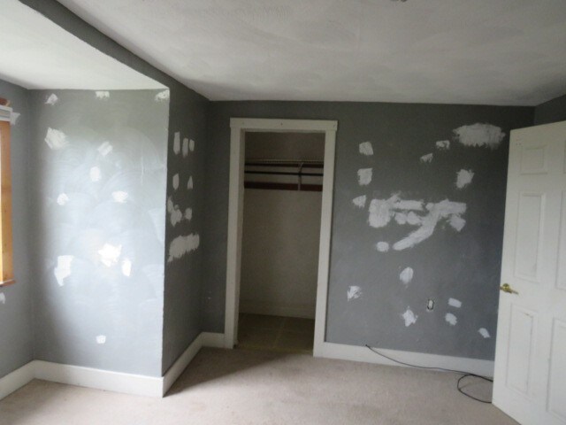 unfurnished bedroom with carpet flooring and a closet