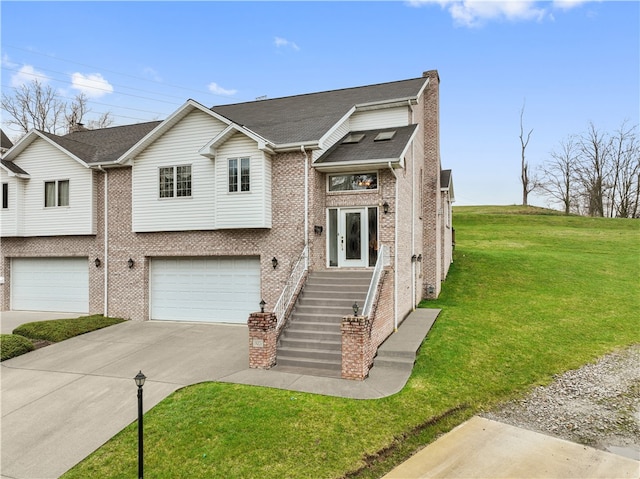 view of front facade featuring a garage and a front lawn