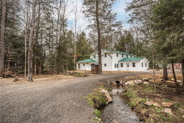 view of front of property