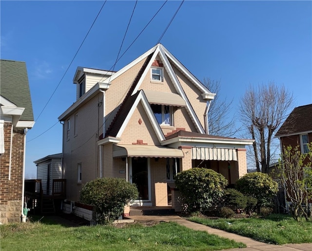 view of front of home with a front lawn and central AC unit