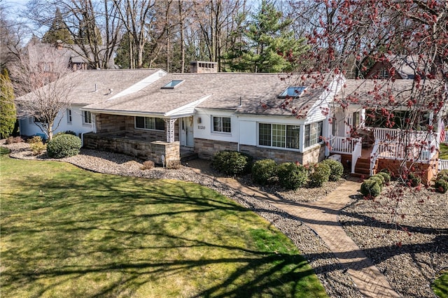 view of front of property featuring a front yard and a wooden deck