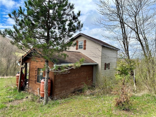 view of home's exterior