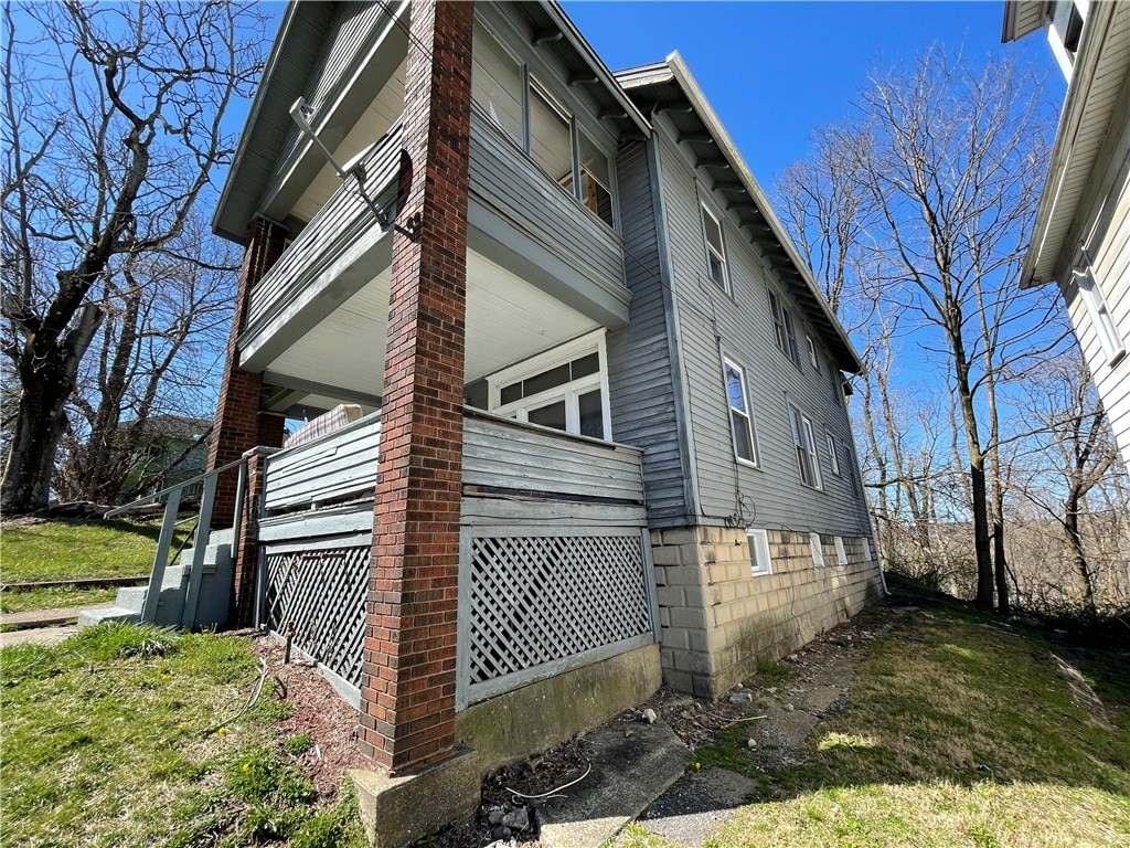 view of home's exterior