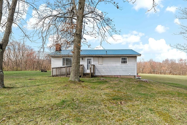 back of house featuring a lawn