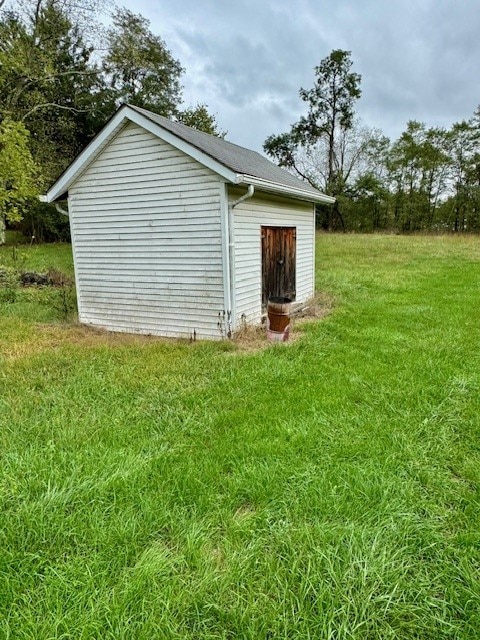 view of outbuilding featuring a lawn