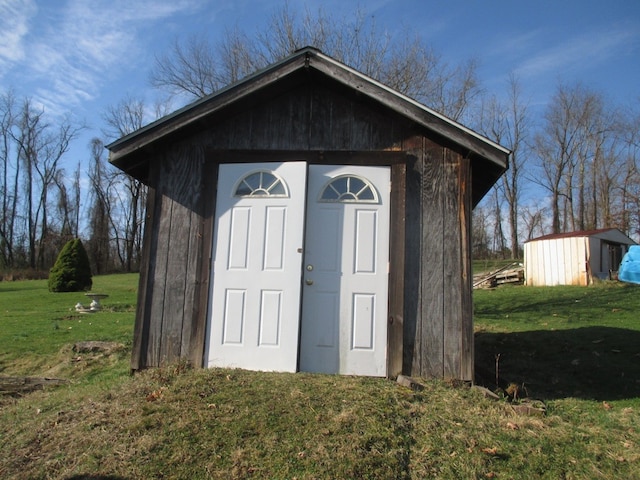 view of outdoor structure featuring a yard