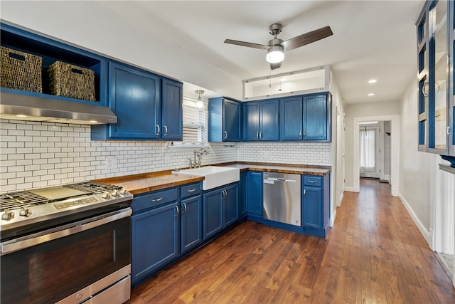 kitchen featuring appliances with stainless steel finishes, sink, and blue cabinetry