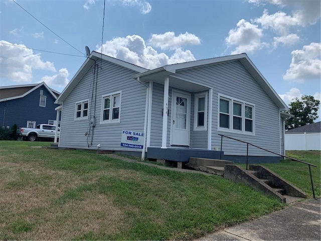 view of front of property with a front yard