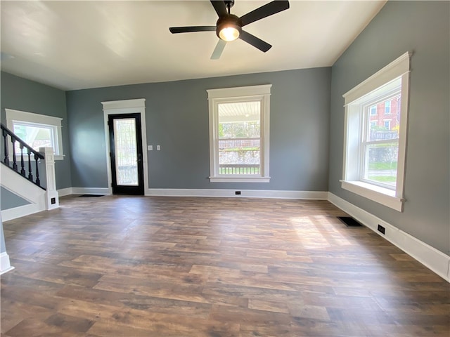 unfurnished room featuring dark wood-type flooring and ceiling fan