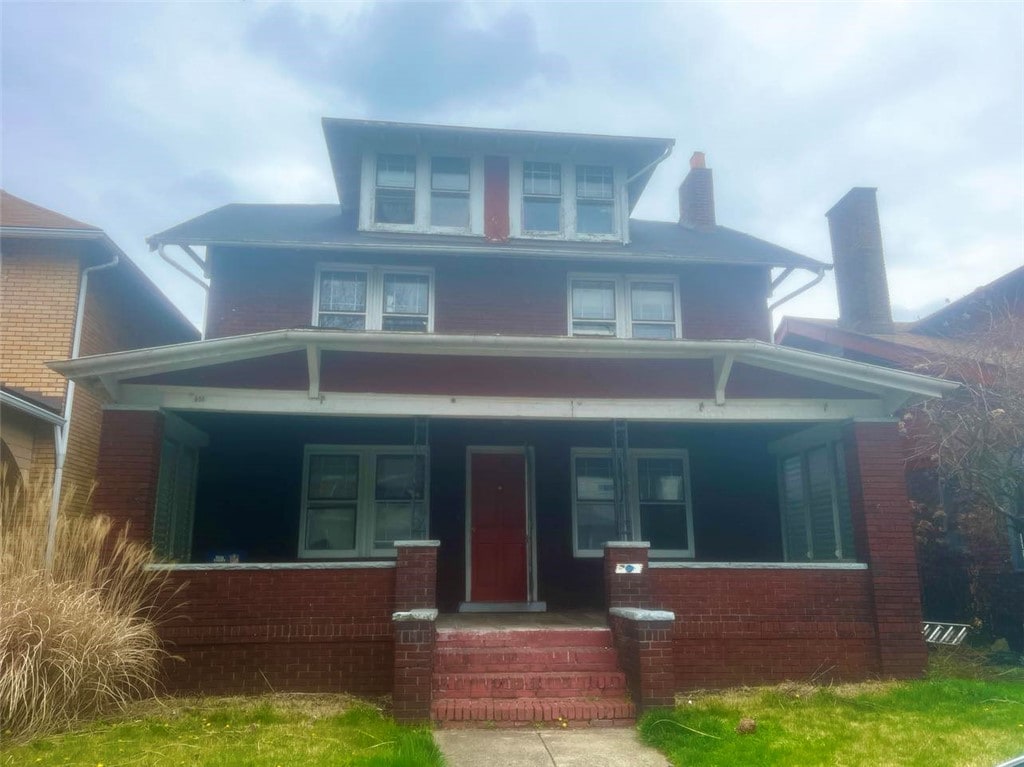 view of front of home featuring a porch